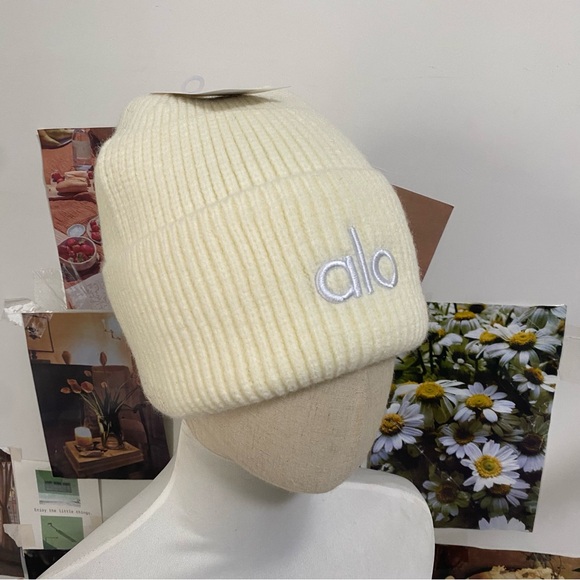ALO Yoga Cream Ribbed Beanie - Picture 5 of 5